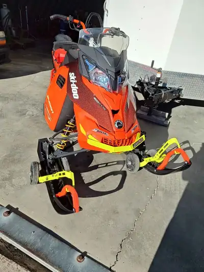 APPLY NOW: https://www.ridecollective.ca/get-pre-approved 2015 SKIDOO SUMMIT 850 154" Powered by the...