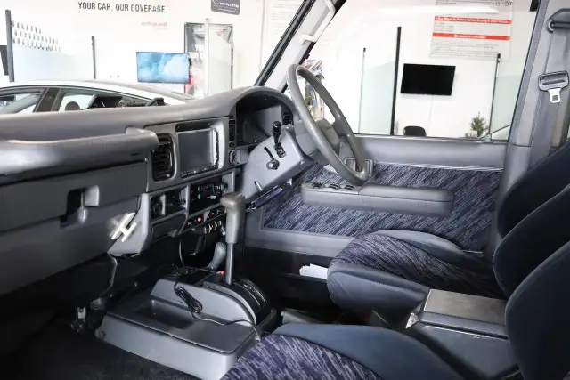 1995 Toyota Land Cruiser PRADO SX AUTO - 3.0L TURBO DIESEL in Cars & Trucks in Barrie - Image 10