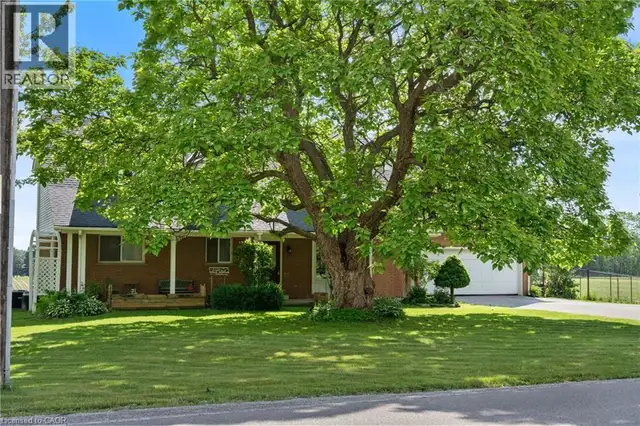 1652 OLD HIGHWAY 24 Waterford, Ontario in Houses for Sale in Norfolk County - Image 4