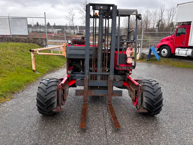 2003 Moffett Forklift in Heavy Equipment in Abbotsford - Image 3