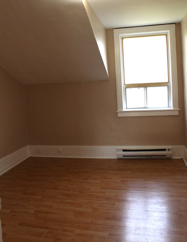 2 BEDROOM APARTMENT FOR RENT 74 HENRY STREET TRENTON ON Long Term