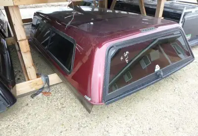 Chevy or GMC This unit comes with tinted side sliding windows and tinted rear door and is in like ne...