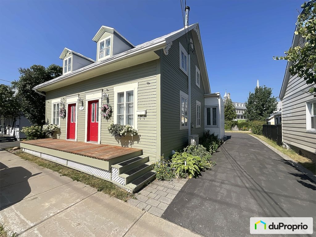 $675,000 - 1 1/2 Storey for sale in Varennes — photo 1