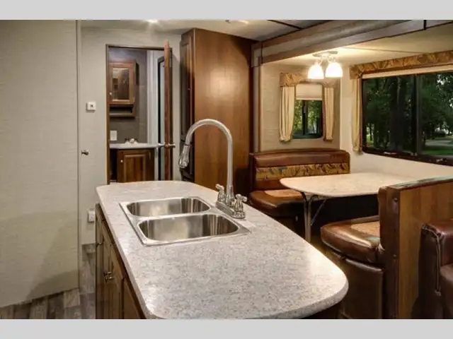 2017 Keystone RV Premier Ultra Lite 26RBPR in Travel Trailers & Campers in Kamloops - Image 26