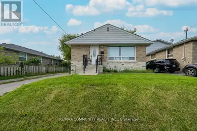 Minutes to walk to lake, very close to the GM plant and short drive to the OPG Plant.2 car parking i...