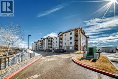 **CONDO FEE INCLUDES UTILITIES** | 2 BEDROOM | 2 BATHROOM | POND VIEW | TONS OF VISITOR PARKING | Di...