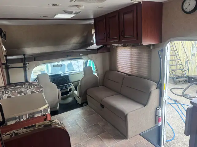 2011 Sunseeker 3120CD Class C Motorhome - Ford F-450 Super Duty in RVs & Motorhomes in Edmonton - Image 12