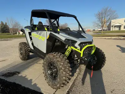 DEMO UNIT CALL FOR OTD PRICE Engine Type: Parallel Twin Displacement: 60.9 cu. in. (999 cc) Bore and...