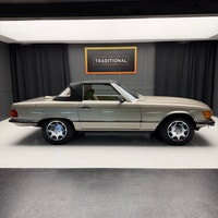 There is no mistaking the timeless silhouette and the classic lines of this 5.6 litre, V8 powered Me... (image 4)