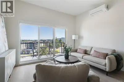 OPEN HOUSE SATURDAY JULY 18/19, 1:00PM-3:00PM. BIG JULY INCENTIVES FOR BUYERS. One bedroom plus larg...