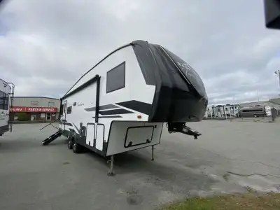 EAST TO WEST Tandara half-ton fifth wheel 26RD highlights: U-Shaped Dinette Front Private Bedroom Th...