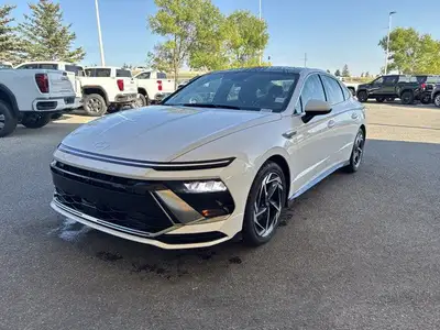 This Hyundai Sonata boasts a Regular Unleaded I-4 2.5 L/152 engine powering this Automatic transmiss...