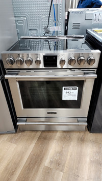 Cuisinière Frigidaire encastrable Inox Boite ouverte