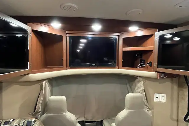 2015 Forest River Lexington 265DS – Pre-Owned Class B+ Motorhome in RVs & Motorhomes in Red Deer - Image 18