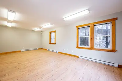 ARI Properties is proud to present a versatile commercial/storage unit on the Bedford Highway. A fun...