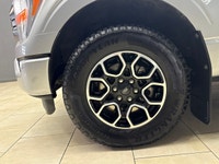 Experience the renowned 2022 Ford F-150 XLT 4x4 SuperCrew in a striking Silver finish, built for bot... (image 9)