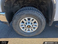 2500 4WD Crew Cab – Summit White with Jet Black interior, deep tint rear glass, power door locks, re... (image 5)