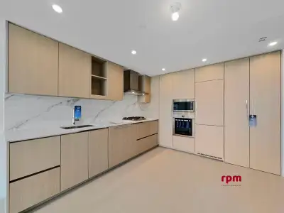 3408 13778 100 AVENUE Surrey, British Columbia