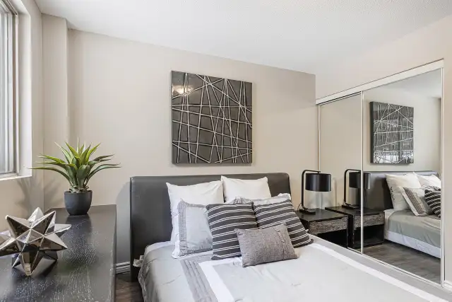 Bright 1 Bedroom Apartment Near Downtown Strathroy in Long Term Rentals in London - Image 7