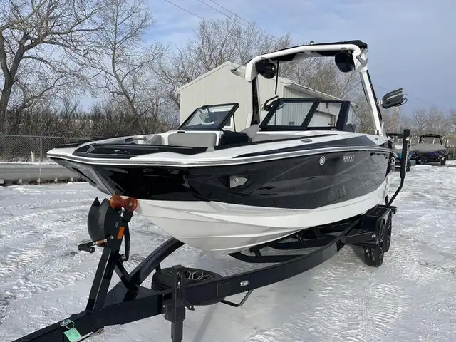 2026 Centurion Nv213 in Powerboats & Motorboats in Saskatoon - Image 3