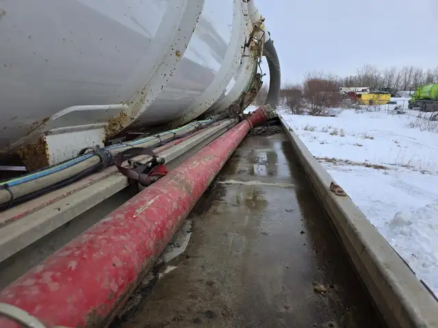 2012 PETERBILT 388 in Heavy Trucks in Saskatoon - Image 65