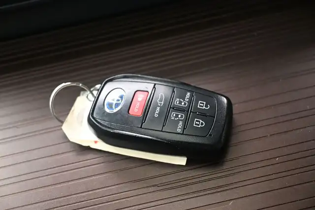 2024 Toyota Sienna XLE in Cars & Trucks in Dartmouth - Image 32