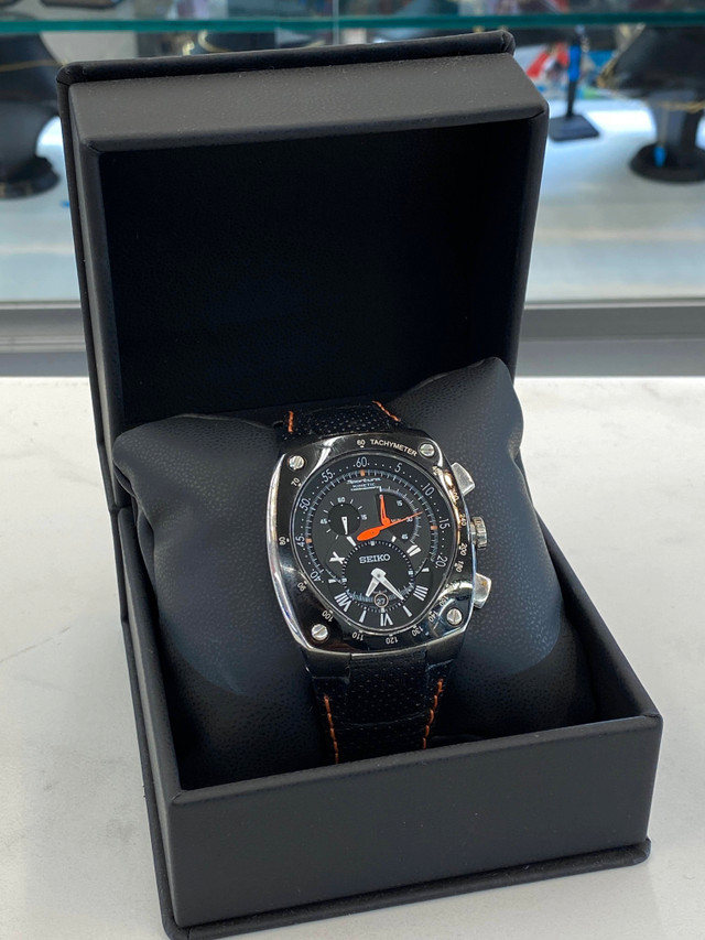 Rare! Seiko Kinetic Sportura Chronograph  Stainless Steel Watch in Jewellery & Watches in City of Toronto