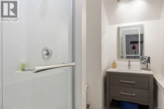 3328 Third St Cumberland, British Columbia in Houses for Sale in Comox / Courtenay / Cumberland - Image 36