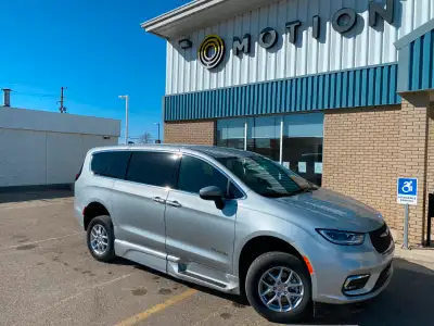 *Sold* 2023 Chrysler Pacifica Touring W/ Braun XT conversion