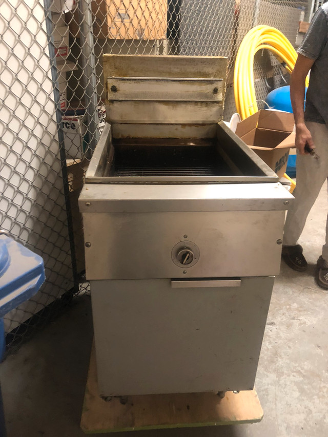 Used Fryer in Industrial Kitchen Supplies in Calgary - Image 2