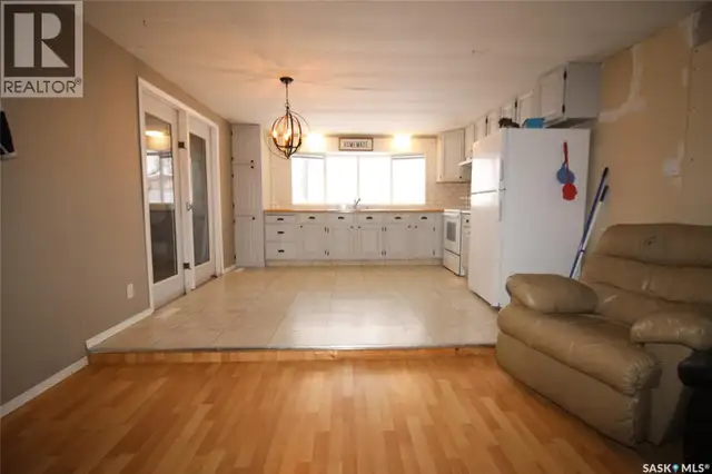 513-515 2nd AVENUE S Simmie, Saskatchewan in Houses for Sale in Swift Current - Image 3