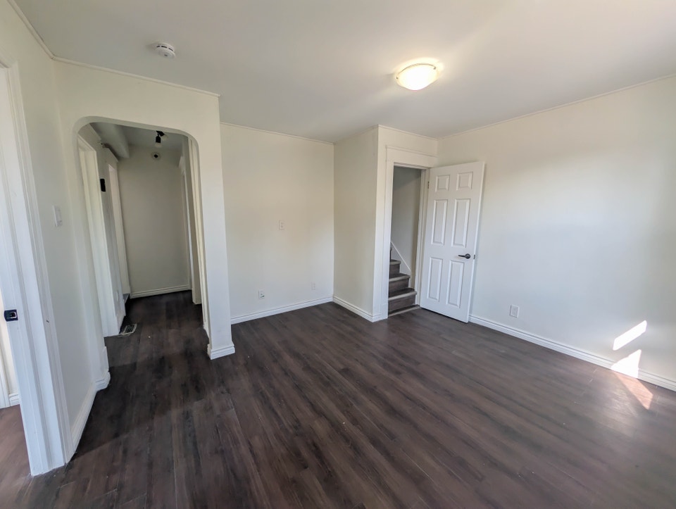 5949 Delaware St, Niagara Falls - 3 Bed + 3 Bath Upper Unit 3