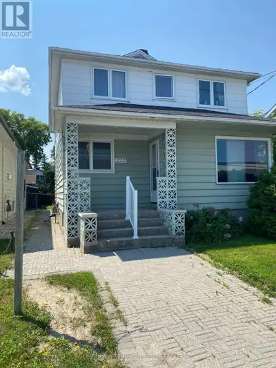Legal and conforming triplex offering an excellent investment opportunity in a desirable New Liskear...