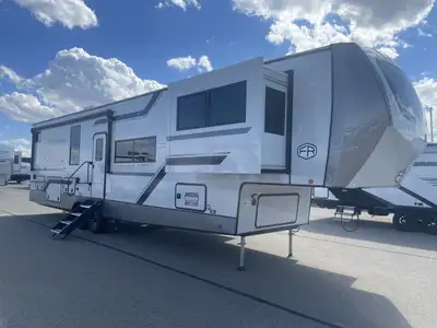 Welcome to Eldorado RV Sales, the longest running dealership in Southern Alberta! Equipped With: Exp...