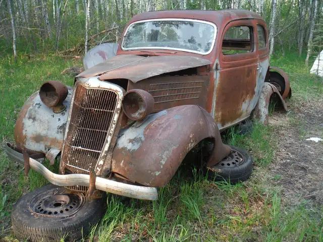 1934 Ford 1 1/2 ton truck V8 1953 Chev 2 ton 29000 miles runs!!! in Auto Body Parts in Edmonton - Image 9