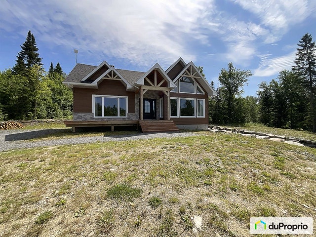 $675,000 - 2 Storey for sale in Notre-Dame-Des-Bois — photo 1