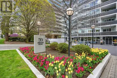Fabulous rental building in great location. Newly renovated large 1 bedroom 1033 sq ft. Concierge, 1...