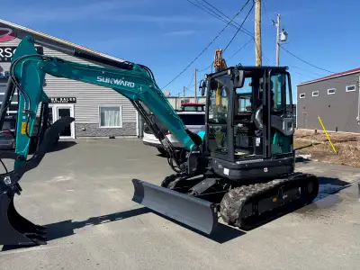 ** SPRING SALE** Sunward 5 Ton Excavator 39hp Kubota Engine Cab with Heat and A/C Swing Boom Rubber...