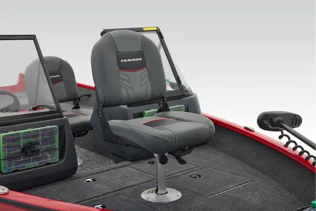 2026 TRACKER ProGuide V-16 Walk Thru fishing boat in Powerboats & Motorboats in Prince Albert - Image 27