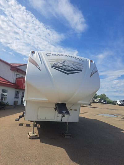 Looking for your next home-away-from-home? This 2010 Chaparral 270 RKS is the perfect mix of comfort...