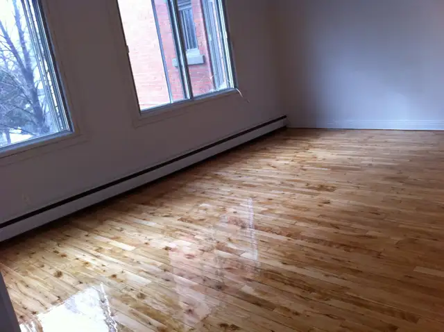 *** 2 1/2 STYLE LOFT HEATED, QUIET, PARK, METRO - LONGUEUIL ***