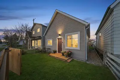 4B//Winnipeg/Showings start now, offers as received. Beautifully fully renovated 3 bedroom, 1 bathro...