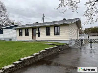 Opportunité rare dans un marché chaud! Découvrez cette maison unifamiliale construite en 1960 (906 p...