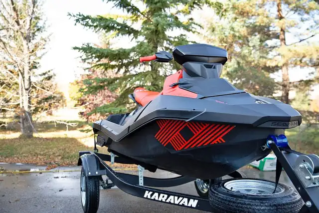 2022 SEADOO SPARK TRIXX 3UP (FINANCING AVAILABLE) in Personal Watercraft in Strathcona County - Image 4