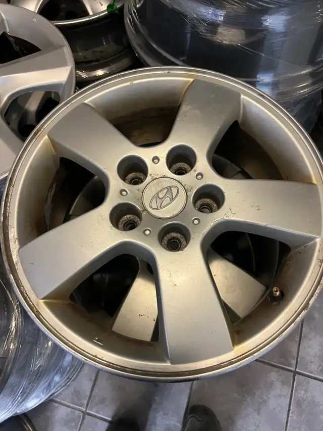 4 mags Hyundai 16 pouces a vendre in Tires & Rims in Laval / North Shore - Image 2