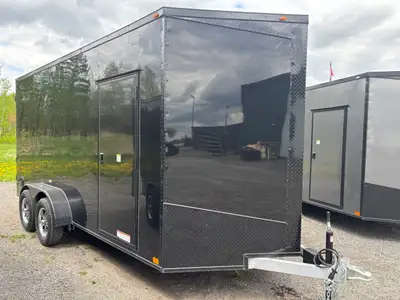 Remorque fermée 7x16x7 2 portes arrière + 1 porte côté Parfait pour travailler avec style et durabil...
