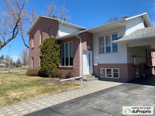 $595,000 - 1 1/2 Storey for sale in Jonquière (Arvida) — photo 1