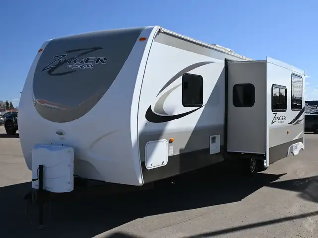 2014 Zinger ZT32QB in Travel Trailers & Campers in St. Albert - Image 4