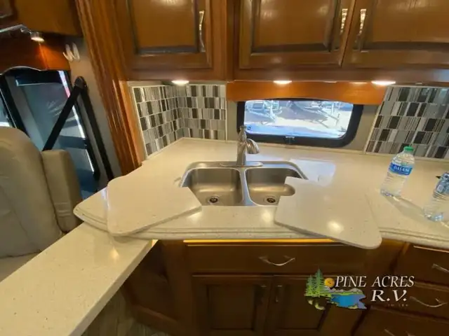 2018 Fleetwood RV Discovery 38K only 14,584 Miles in RVs & Motorhomes in Moncton - Image 51