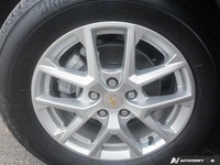 Seamlessly blend into your busy lifestyle with this 2022 Chevrolet Equinox LT, offering a perfect fu... (image 5)